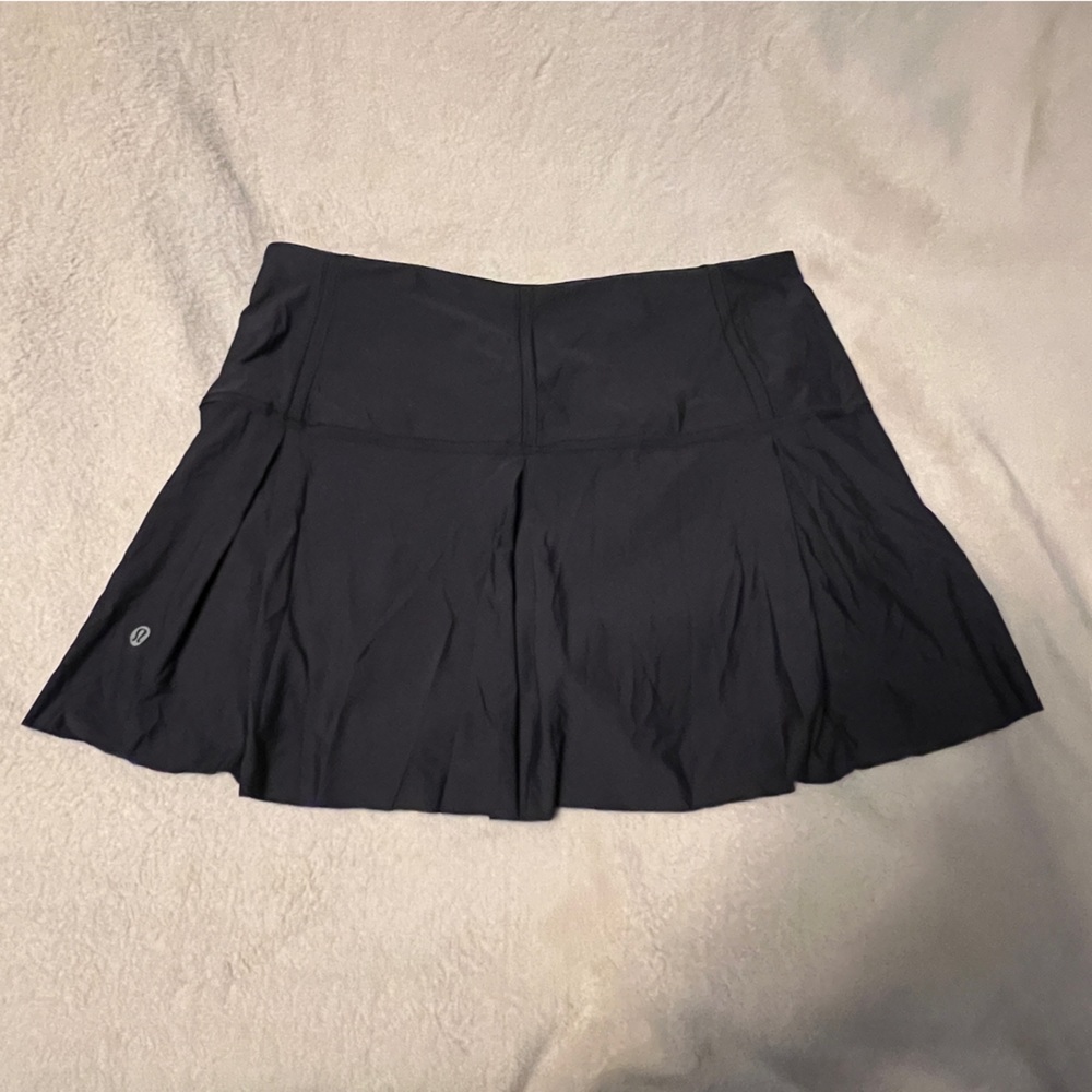 Lululemon size 8 black skirt